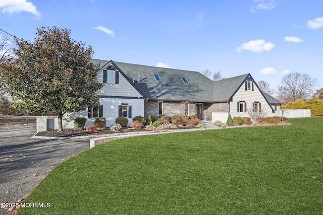 view of front of property with a front yard