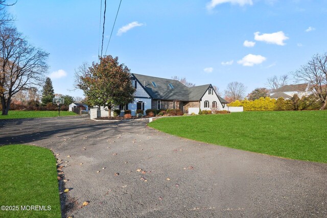 view of front of house with a front yard