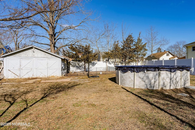 view of yard featuring a covered pool