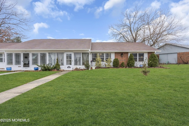 single story home with a front yard