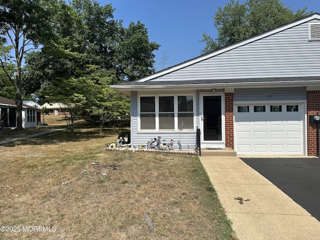 view of front of house featuring a front yard and a garage