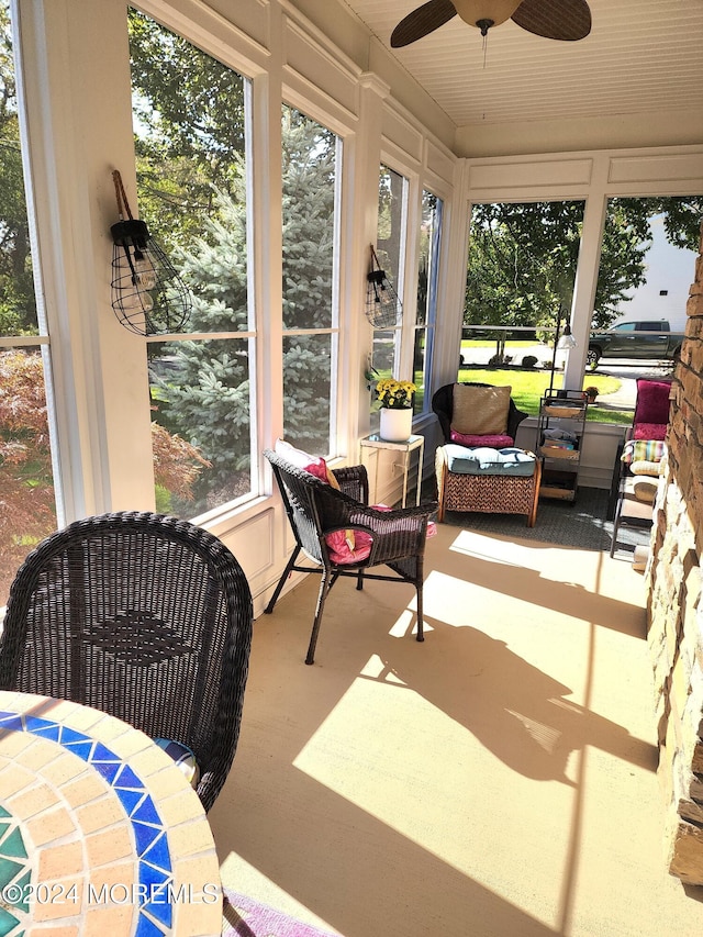 sunroom featuring ceiling fan