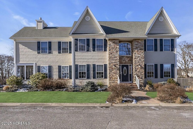 view of front of home featuring a front yard