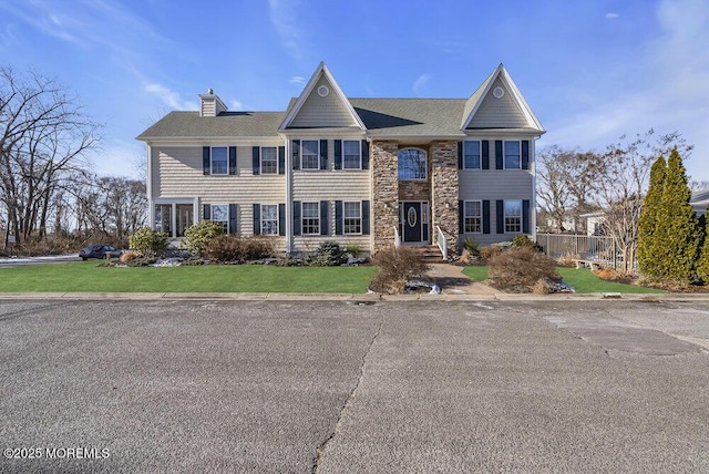 view of front facade with a front yard