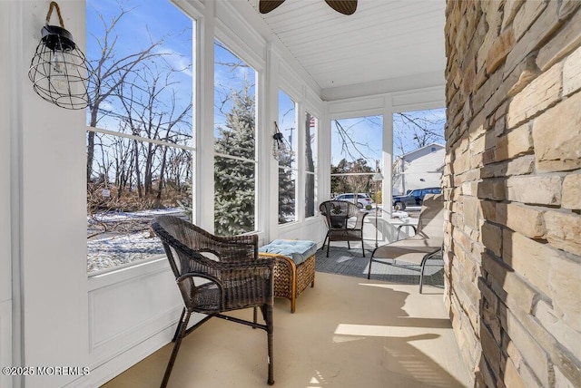 sunroom featuring ceiling fan