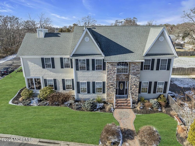 view of front of home featuring a front yard