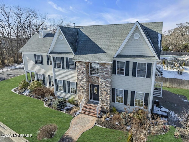 view of front of property with a front lawn