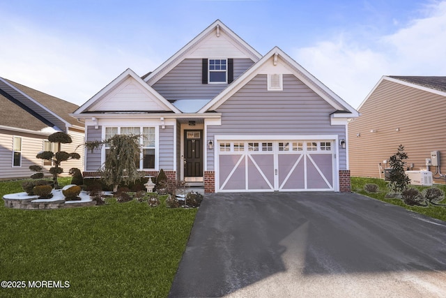 craftsman-style home featuring a front yard