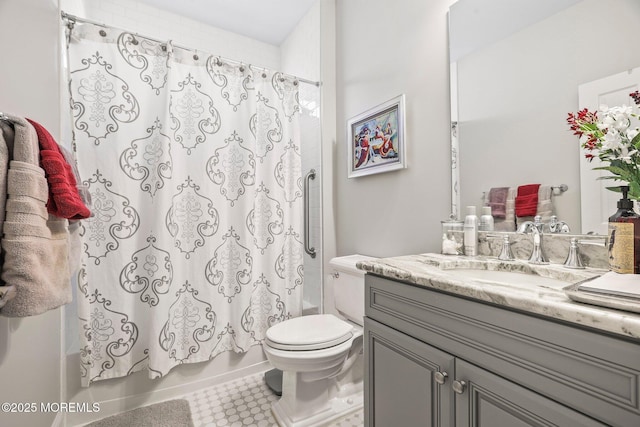 full bathroom with shower / tub combo with curtain, vanity, and toilet