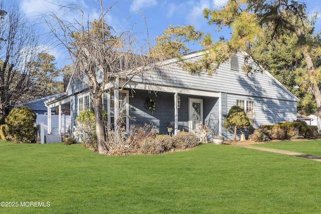 view of front of property with a front lawn