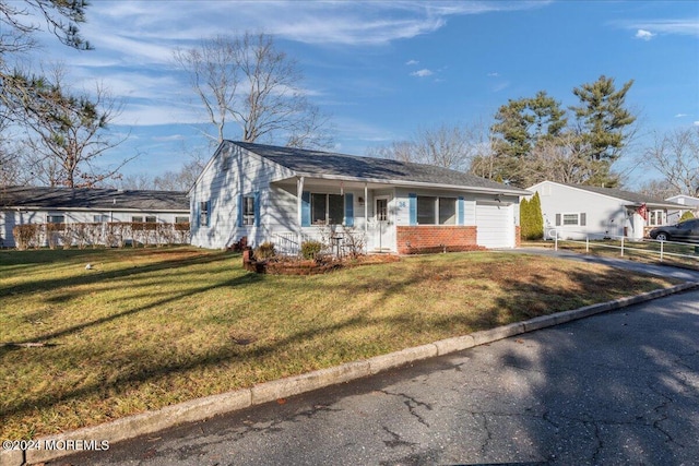 single story home featuring a front yard