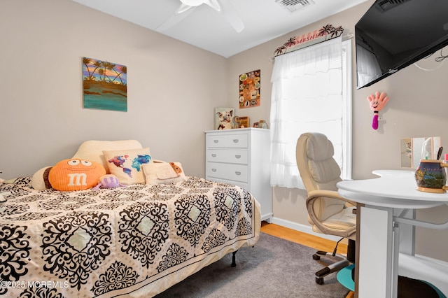 bedroom with ceiling fan