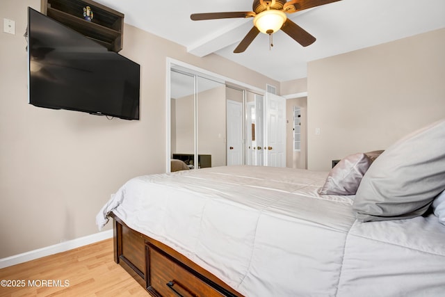 bedroom featuring light hardwood / wood-style floors, a closet, and ceiling fan