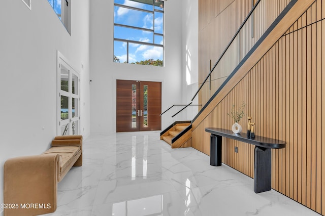 foyer entrance featuring a high ceiling