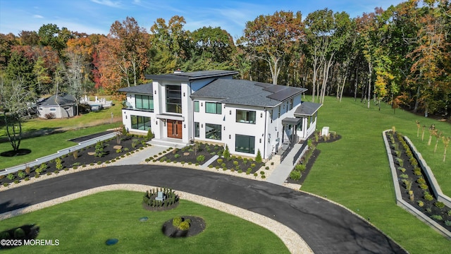 view of front of home with a front lawn