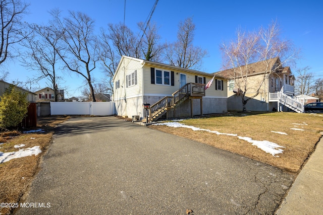 view of front of home with a front lawn