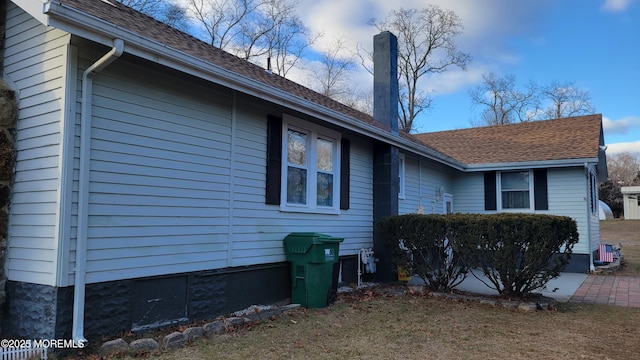 view of side of property featuring a yard