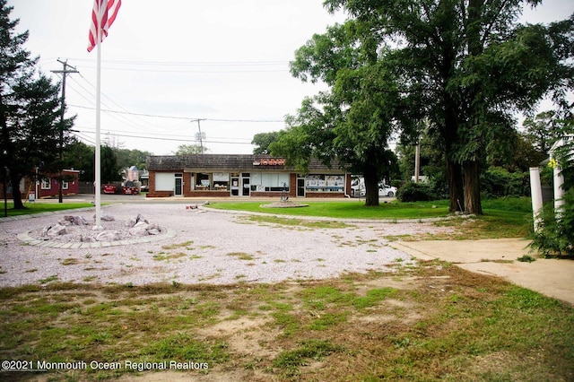 583 Cedar Ave, West Long Branch, NJ 07764 - view of green lawn
