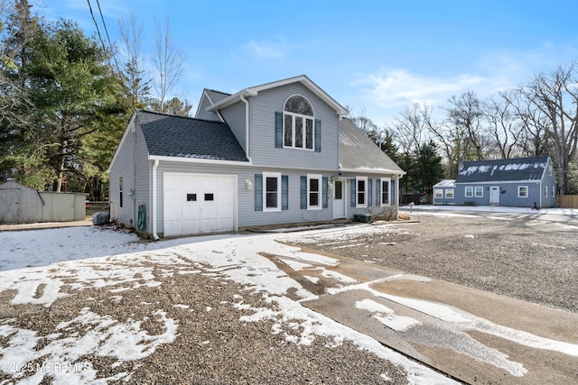 view of front property featuring a garage