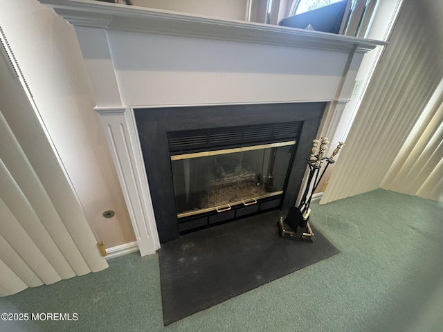 room details with carpet floors