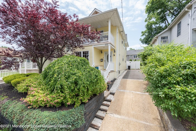 view of front of house featuring a balcony