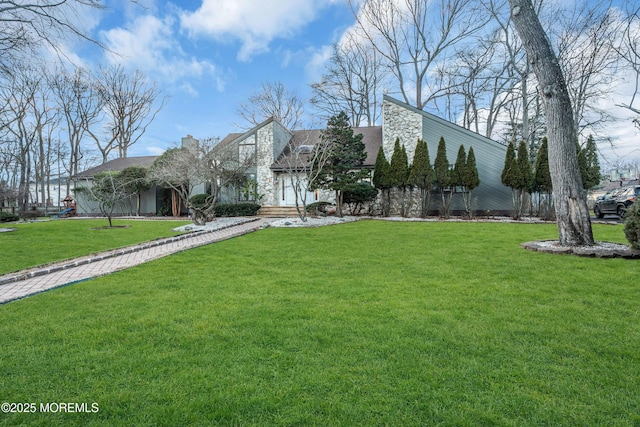 view of front of property with a front yard