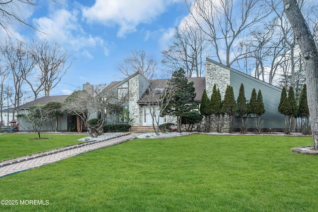 view of front of house with a front lawn