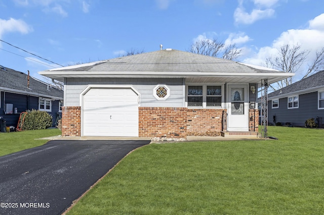 view of front facade featuring a garage and a front lawn