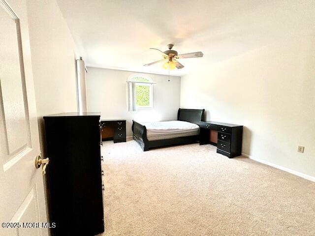 carpeted bedroom featuring ceiling fan