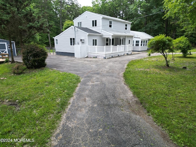 view of front of property with a front yard