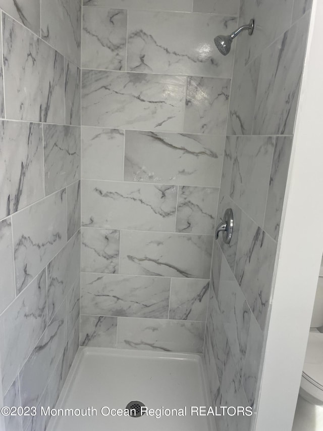 bathroom with a tile shower