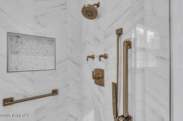 details featuring tiled shower