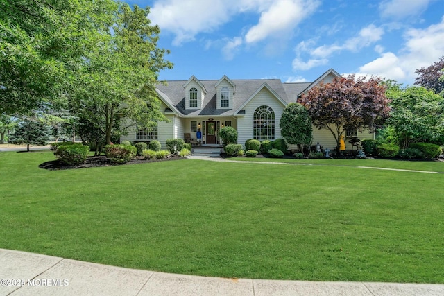 view of front of property featuring a front yard