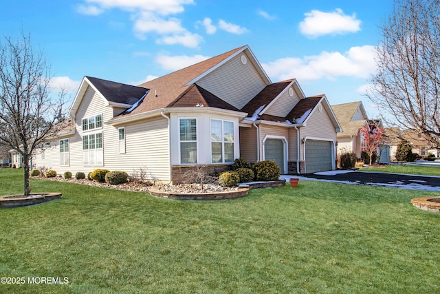 view of front of property featuring a garage and a front yard