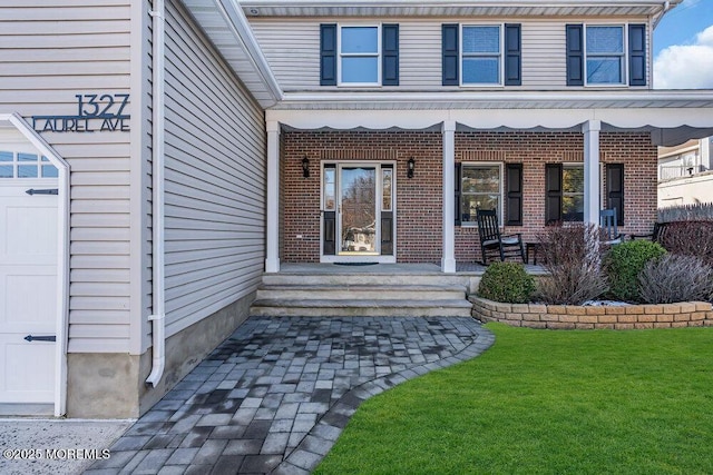 property entrance featuring a lawn