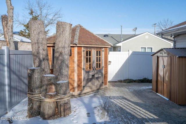 view of outbuilding