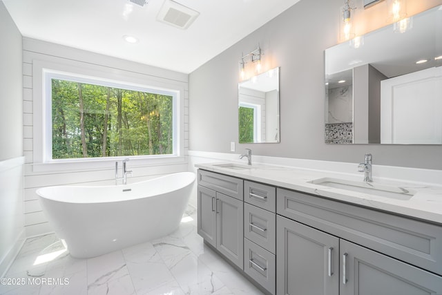 bathroom featuring a bathtub and vanity