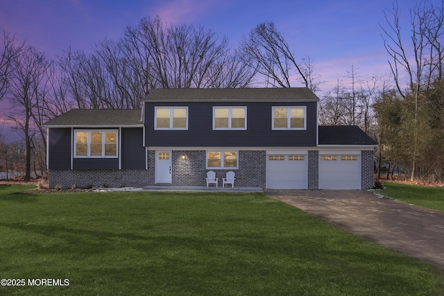 view of front facade featuring a yard and a garage