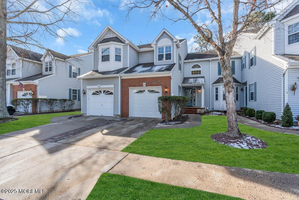 view of front of property featuring a front lawn and a garage