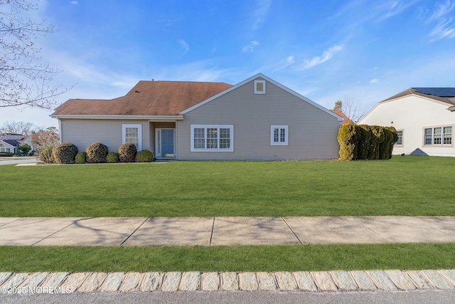 ranch-style house featuring a front yard