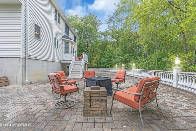 view of patio featuring an outdoor hangout area