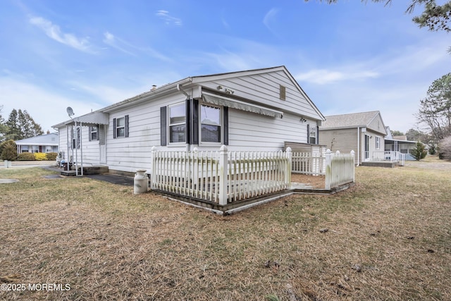 view of front of property with a front lawn