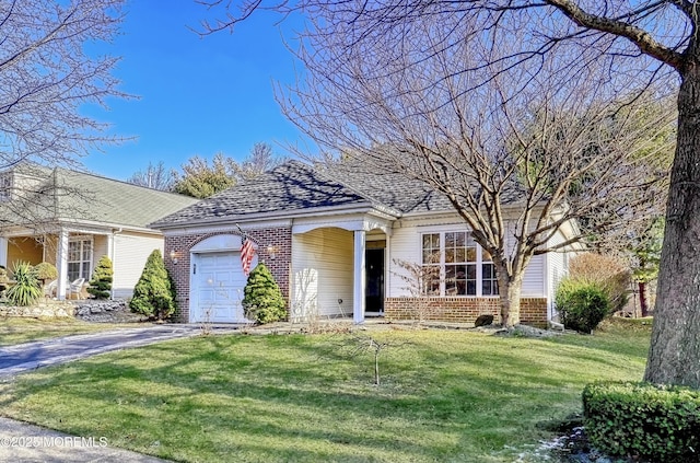 view of front of property featuring a front yard and a garage