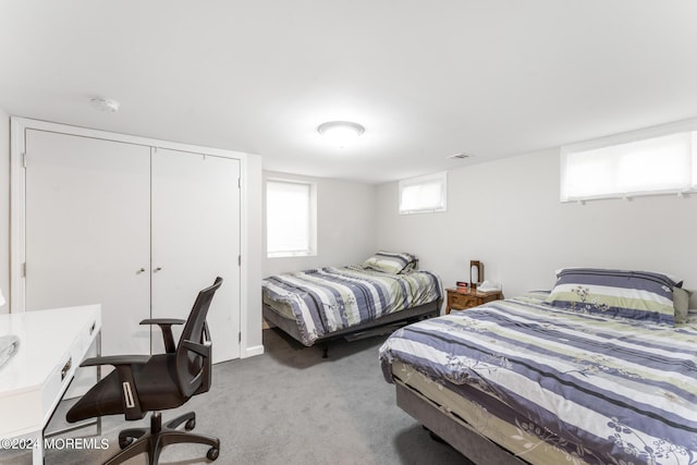 bedroom featuring carpet floors and a closet