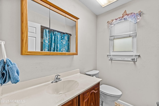 bathroom with a shower with curtain, toilet, and vanity