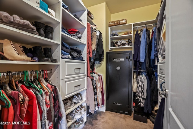 walk in closet featuring carpet flooring