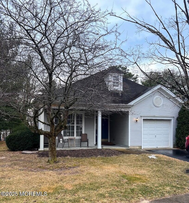 view of front facade featuring a garage, a porch, and a front lawn