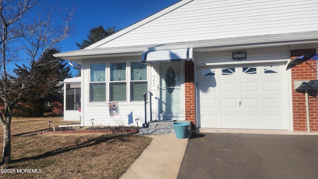 view of front facade featuring a garage