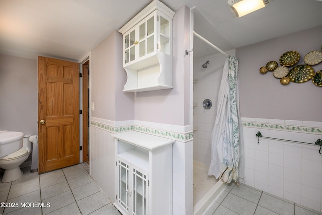 bathroom featuring curtained shower, tile patterned flooring, tile walls, and toilet