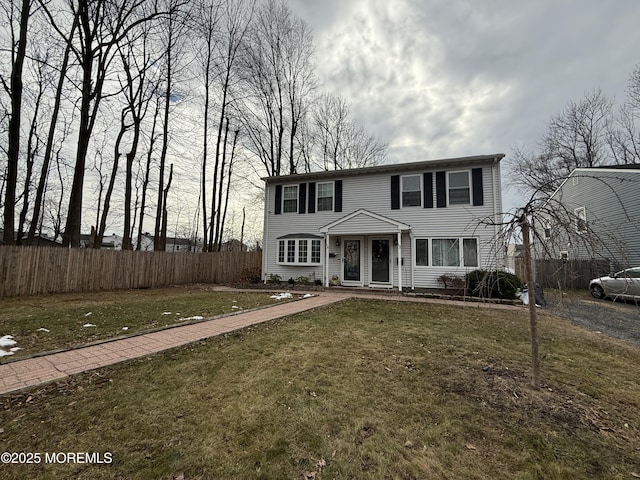 view of front of home featuring a front yard